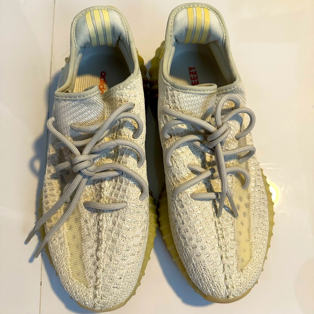 adidas Yeezy boost men’s size 8.5 women’s size 10 cream